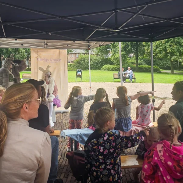 Karlijn Konijn vraagt wat aan de kinderen