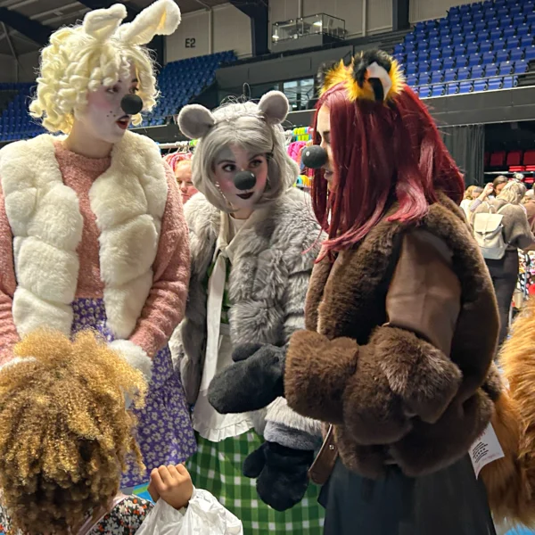 Karlijn Konijn en haar knuffelvriendjes tijdens de meet and greet